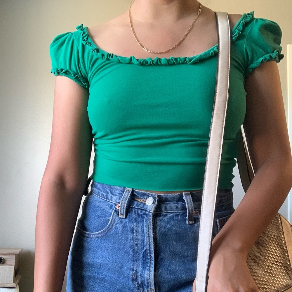 Green cropped top 🥦